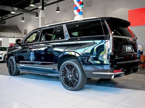Used 2021 Cadillac Escalade ESV Premium Luxury AWD/4WD image 7