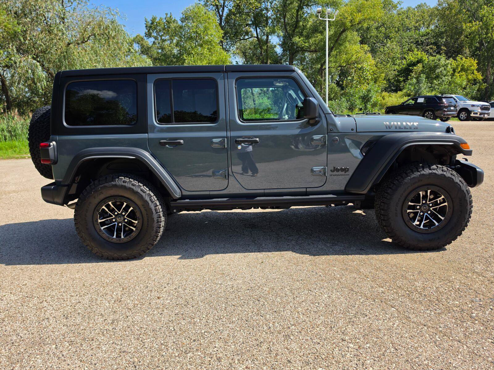Used 2025 Jeep Wrangler Unlimited Sport AWD/4WD image 13