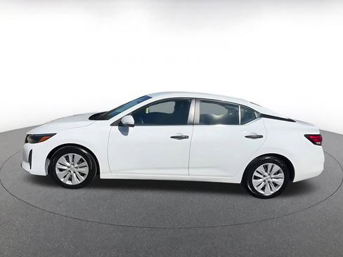 Used 2025 Nissan Sentra S image 9