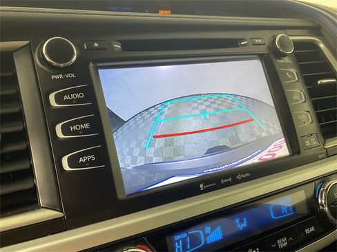 Used 2018 Toyota Highlander XLE image 9