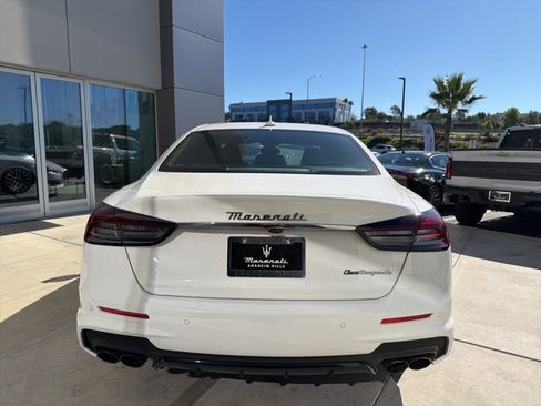 Used 2023 Maserati Quattroporte Modena image 7
