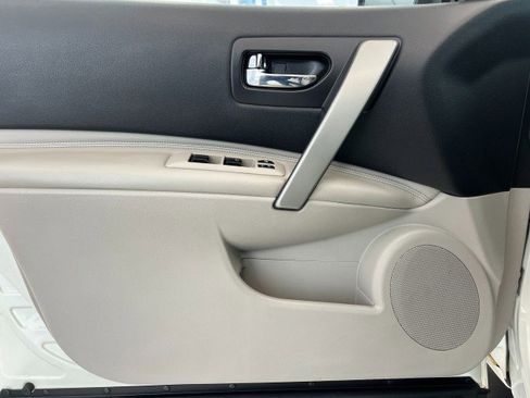 Used 2009 Nissan Rogue SL w/ Premium Pkg image 12