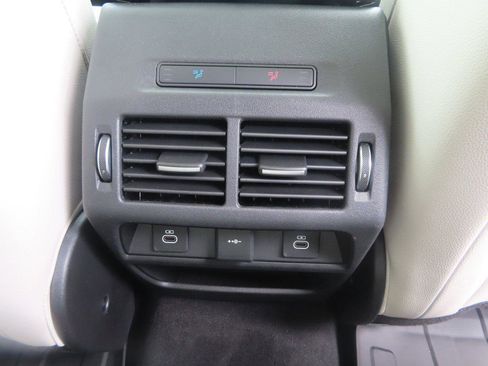 Used 2023 Land Rover Discovery Sport SE AWD/4WD image 37