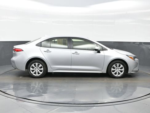 Used 2024 Toyota Corolla LE FWD image 7