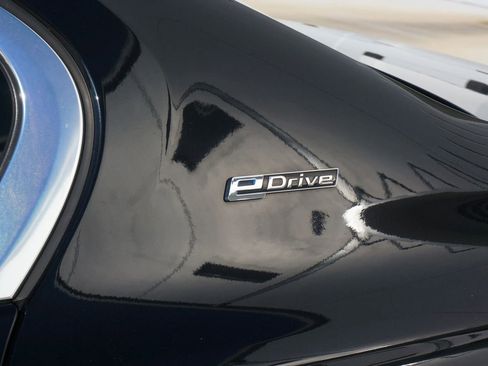 Used 2019 BMW 740e xDrive w/ Executive Package image 18