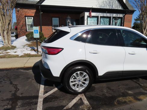 Used 2022 Ford Escape SE image 7