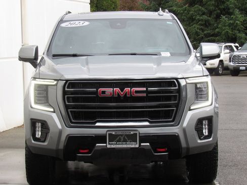 Used 2023 GMC Yukon XL AT4 w/ AT4 Premium Package image 3
