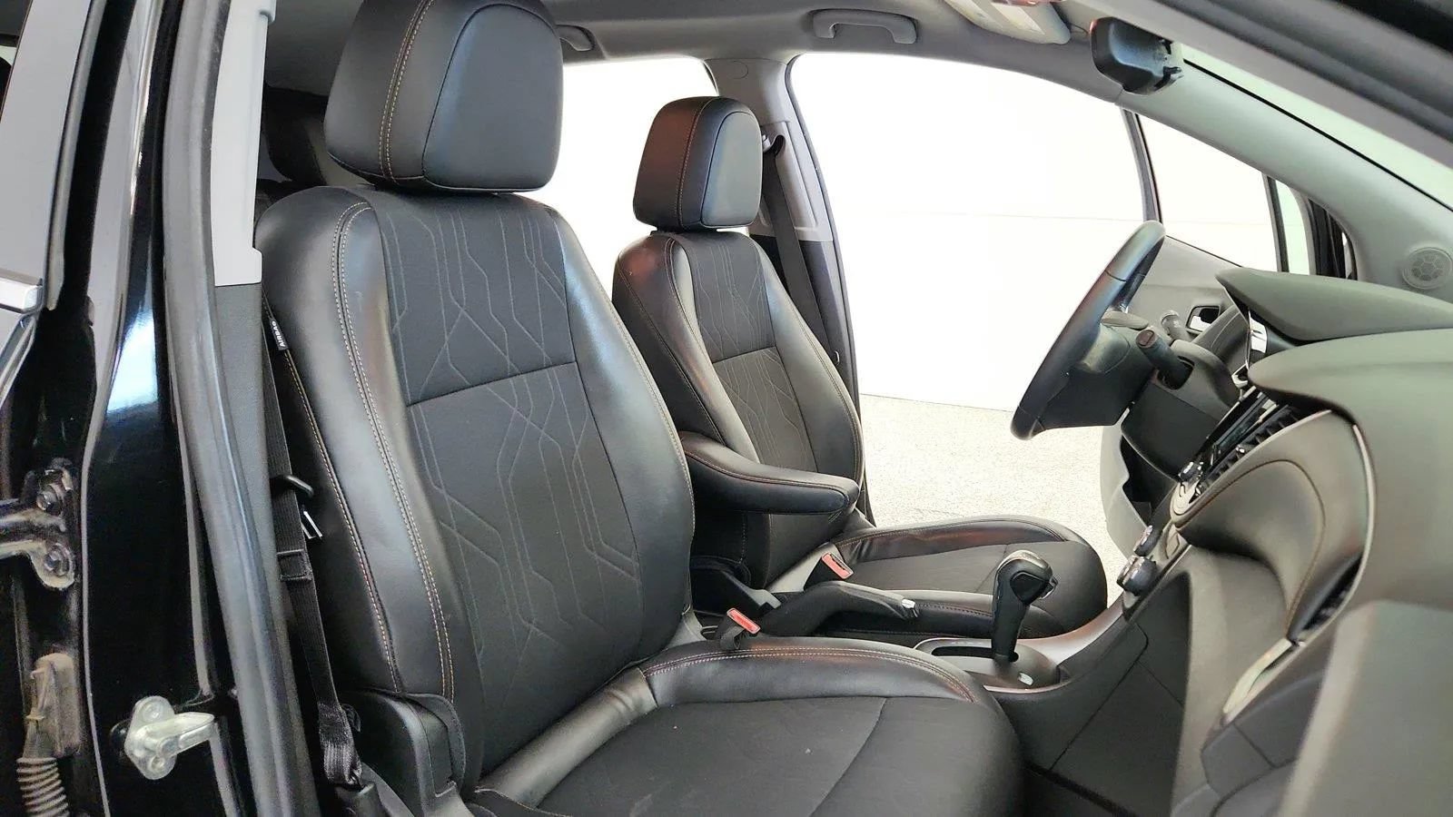 Used 2019 Chevrolet Trax LT w/ Driver Confidence Package FWD image 30