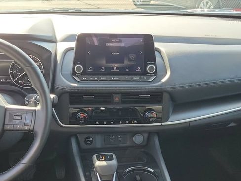 Used 2025 Nissan Rogue SV FWD image 22