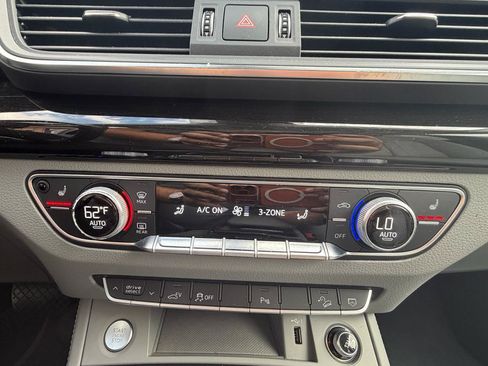 Used 2020 Audi Q5 e Premium Plus AWD/4WD image 26