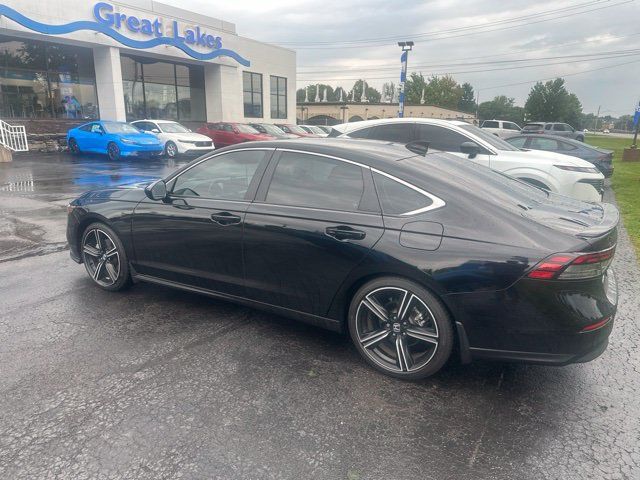 Used 2024 Honda Accord Sport image 2
