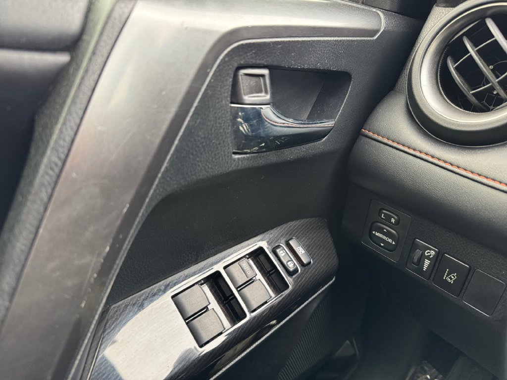 Used 2018 Toyota RAV4 SE AWD/4WD image 11