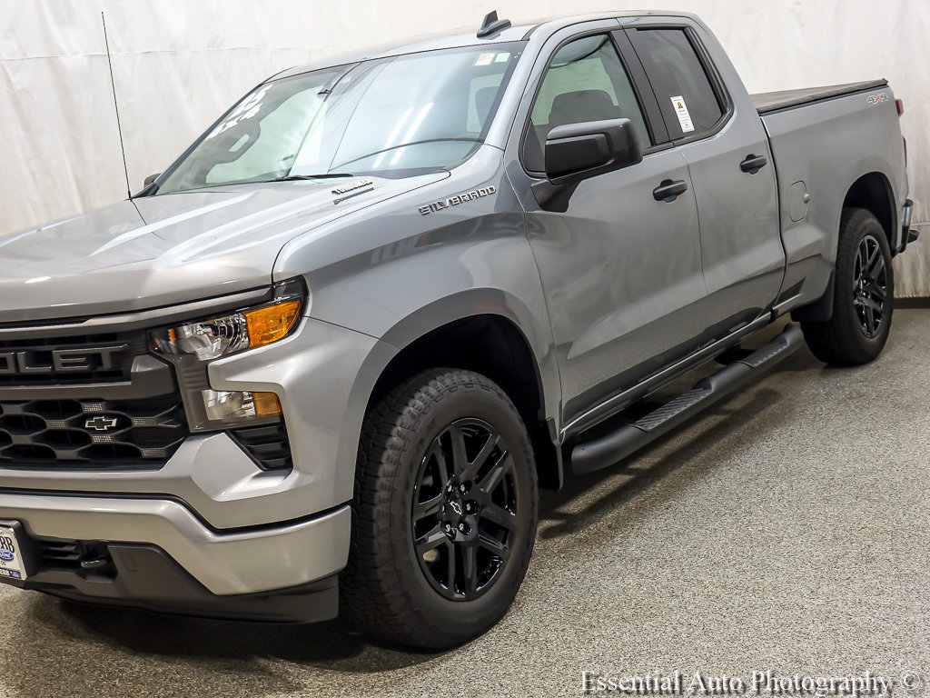 Used 2025 Chevrolet Silverado 1500 Custom w/ Turbomax Blackout Package AWD/4WD image 4