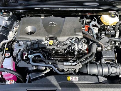 Used 2025 Toyota Camry SE image 9