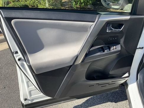 Used 2015 Toyota RAV4 Limited FWD image 17