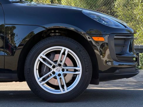 Certified 2024 Porsche Macan AWD/4WD image 12