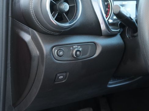 Used 2025 Chevrolet Blazer LT image 8