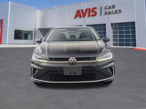 Used 2025 Volkswagen Jetta SE FWD image 2