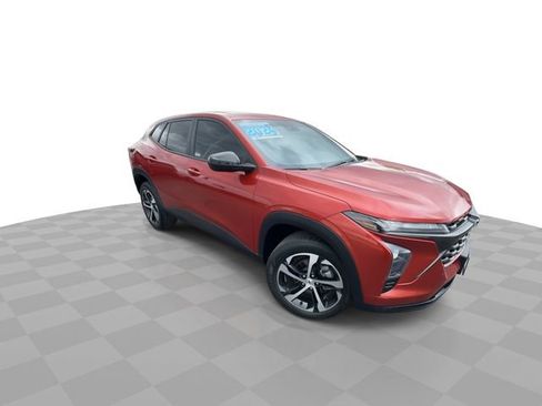 Certified 2024 Chevrolet Trax RS w/ Driver Confidence Package FWD image 2