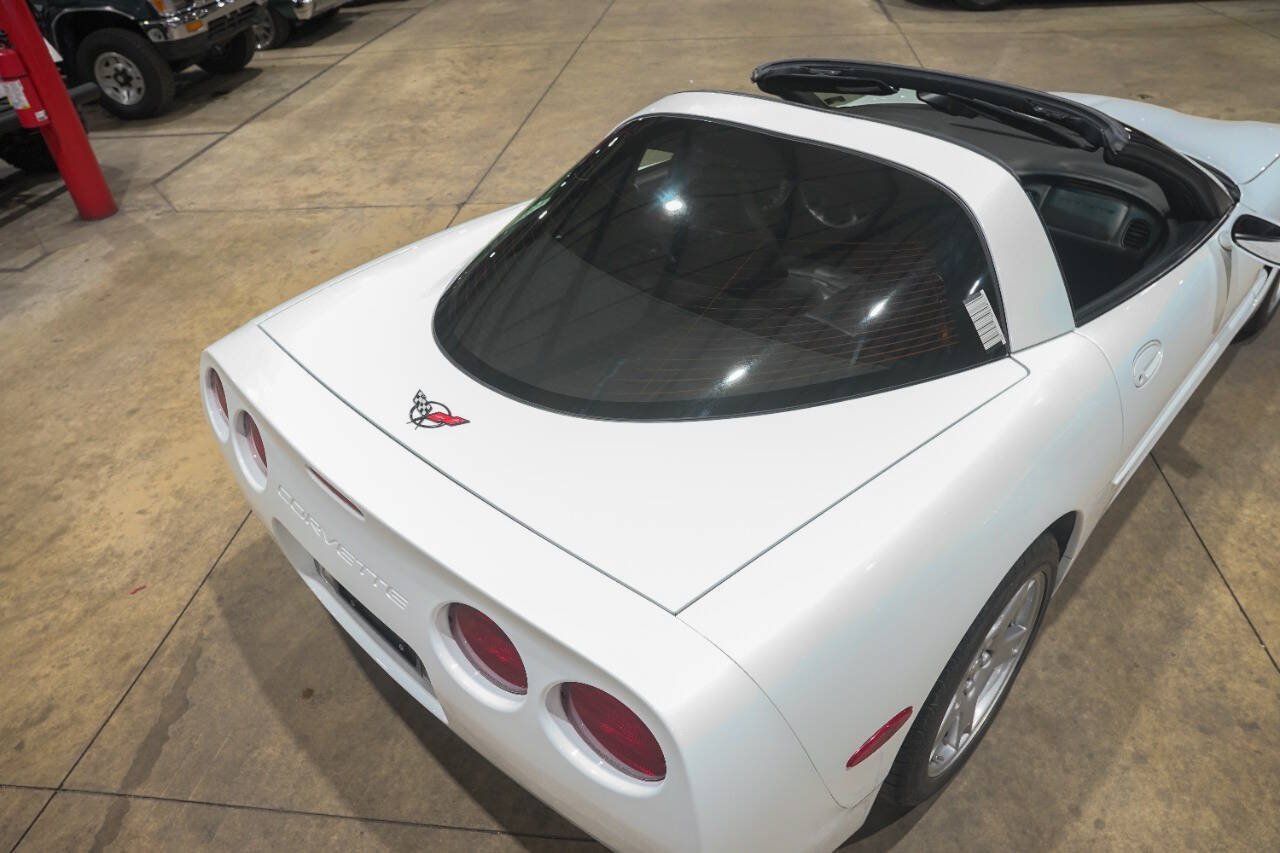 Used 1998 Chevrolet Corvette Coupe RWD image 22