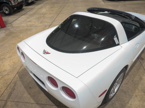 Used 1998 Chevrolet Corvette Coupe RWD image 22