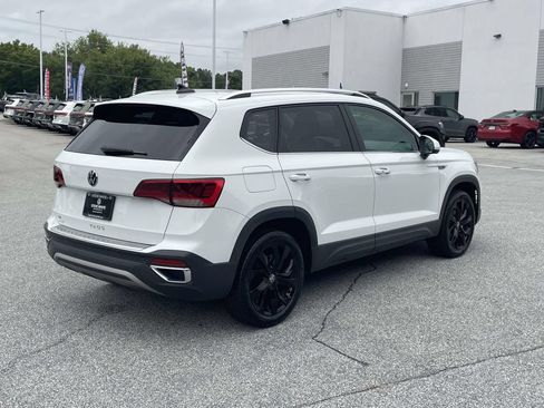 Certified 2023 Volkswagen Taos SE FWD image 8