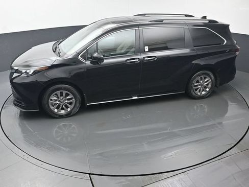 Used 2026 Toyota Sienna XLE AWD/4WD image 41