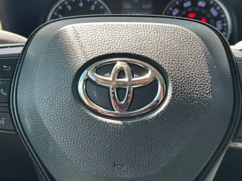 Used 2022 Toyota RAV4 LE FWD image 32