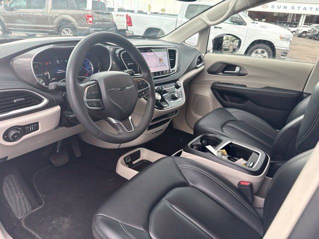 Used 2024 Chrysler Pacifica Limited FWD image 9