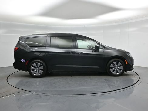 Used 2018 Chrysler Pacifica Limited w/ Advanced Safetytec Group image 25