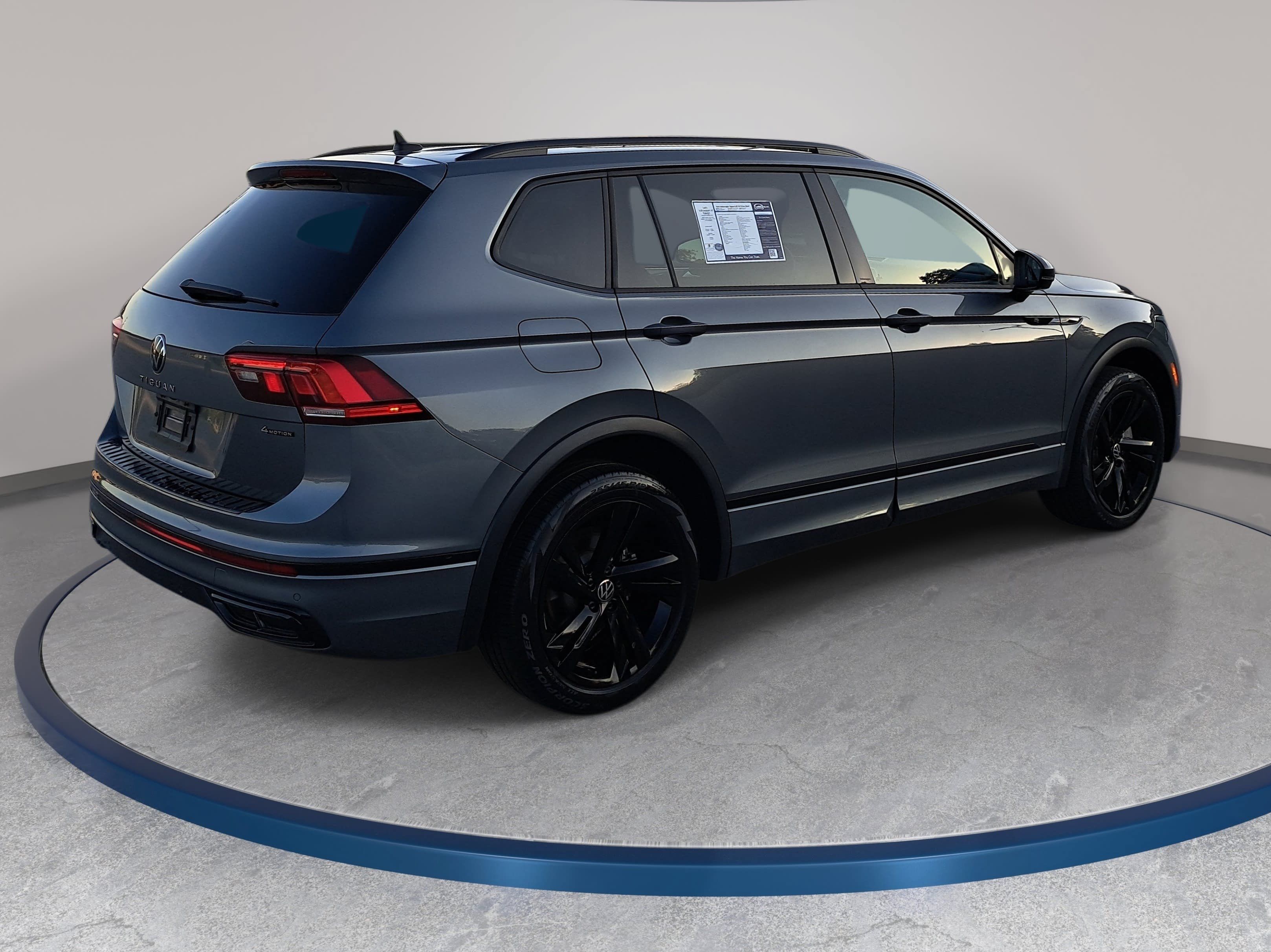 Used 2024 Volkswagen Tiguan SE R-Line AWD/4WD image 5