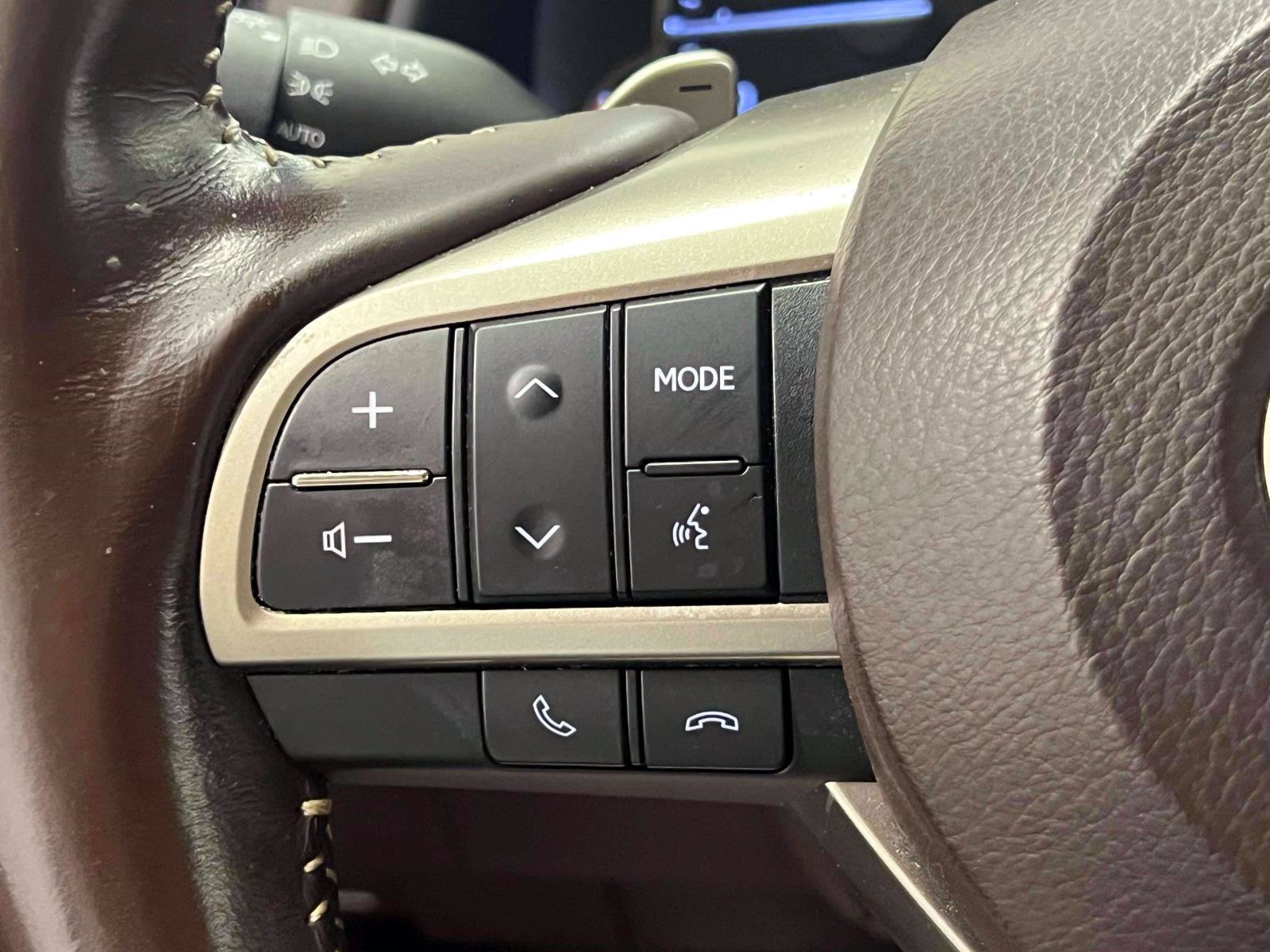 Used 2020 Lexus RX 350L Premium w/ Premium Package AWD/4WD image 21