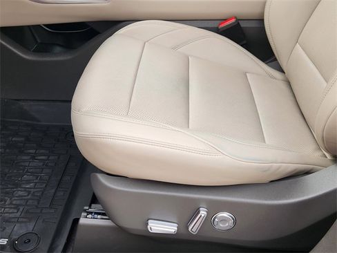 Used 2024 Lincoln Nautilus Premier image 23