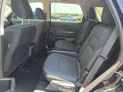 Used 2024 Nissan Pathfinder SV w/ SV Premium Package FWD image 12
