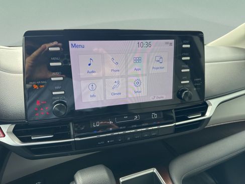 Used 2023 Toyota Sienna LE FWD image 13