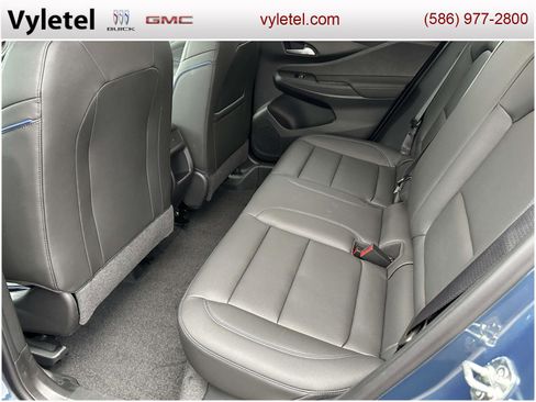 Used 2024 Buick Envista Sport Touring w/ Convenience I Package image 11