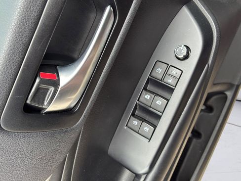 Used 2019 Toyota Highlander SE FWD image 21