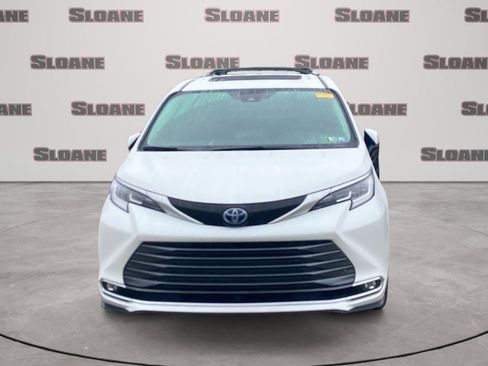 Used 2024 Toyota Sienna Limited image 4