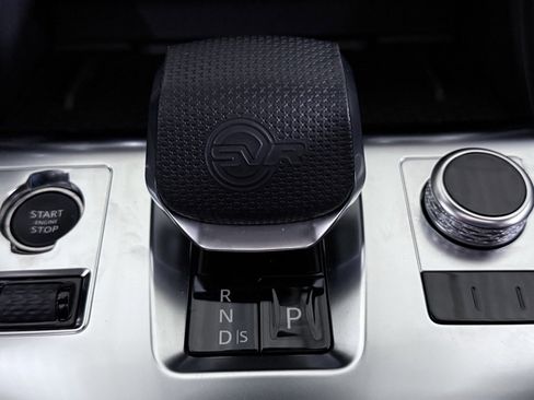 Used 2023 Jaguar F-PACE SVR image 39