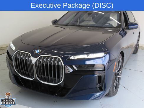 Used 2023 BMW 760i xDrive w/ Executive Package AWD/4WD image 8