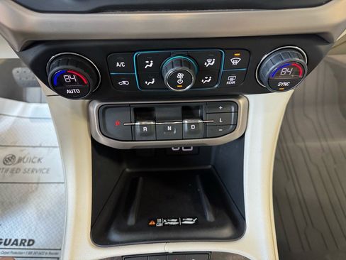 Certified 2021 GMC Acadia Denali w/ Denali Ultimate Package image 27