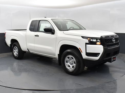 New 2026 Nissan Frontier S image 2