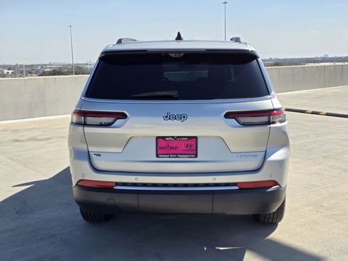 Used 2022 Jeep Grand Cherokee L Limited w/ Luxury Tech Group II image 7