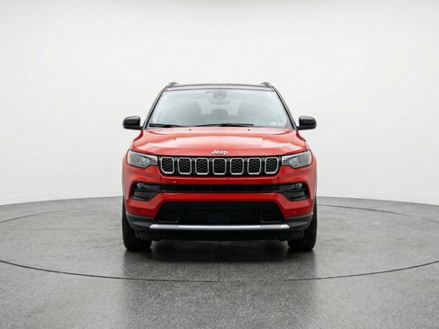 Used 2025 Jeep Compass Limited AWD/4WD image 2