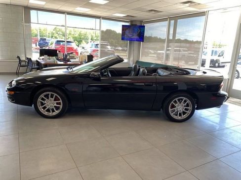 Used 2002 Chevrolet Camaro Z28 w/ SS Performance/Appearance Pkg RWD image 8
