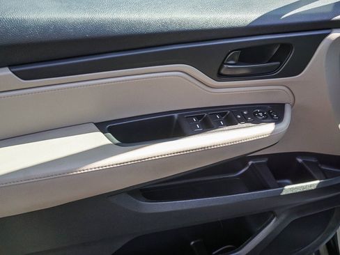Used 2019 Honda Odyssey EX image 18