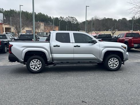 Used 2024 Toyota Tacoma SR image 4