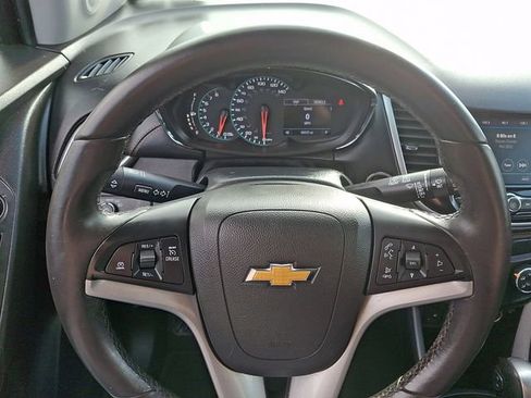 Used 2020 Chevrolet Trax LT w/ LT Convenience Package AWD/4WD image 18
