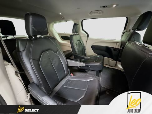 Used 2022 Chrysler Pacifica Touring-L FWD image 30