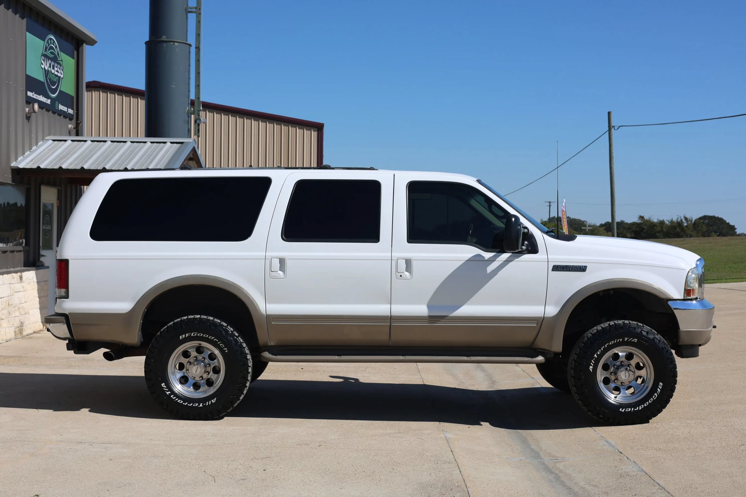 Used 2000 Ford Excursion Limited AWD/4WD image 2